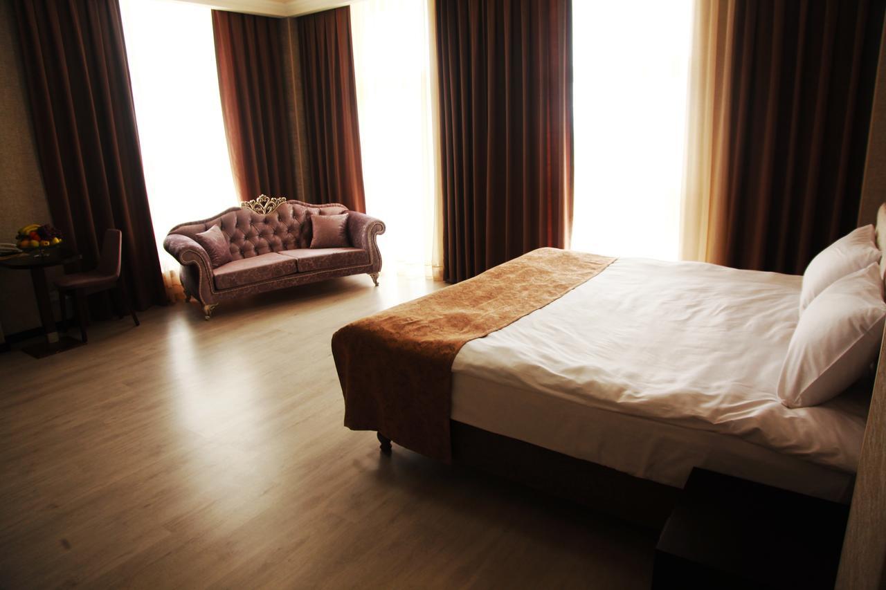Karagat Hotel Karakol Esterno foto
