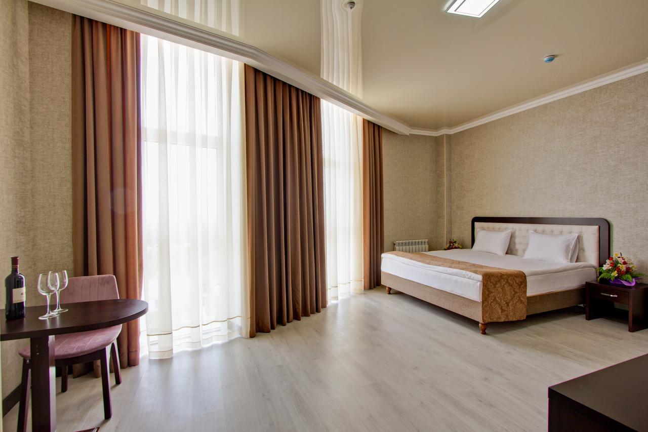 Karagat Hotel Karakol Esterno foto