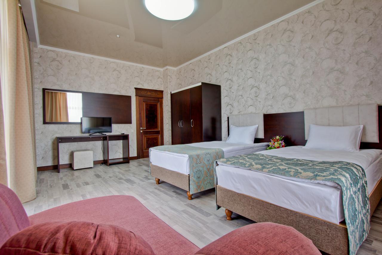 Karagat Hotel Karakol Esterno foto