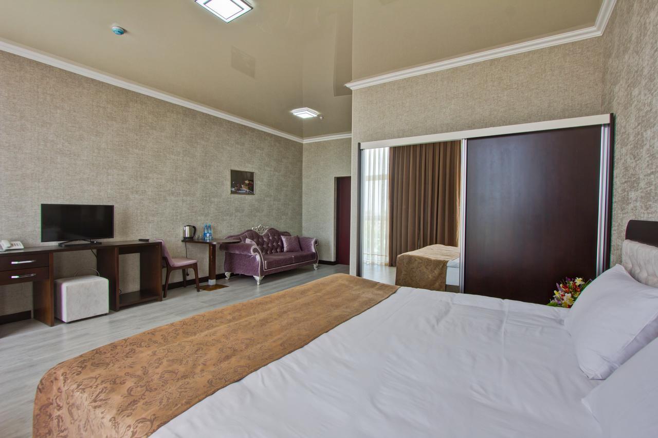 Karagat Hotel Karakol Esterno foto