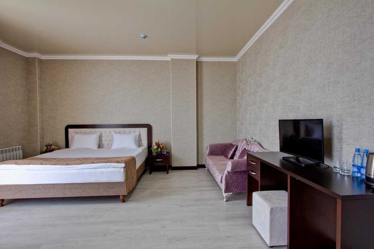 Karagat Hotel Karakol Esterno foto