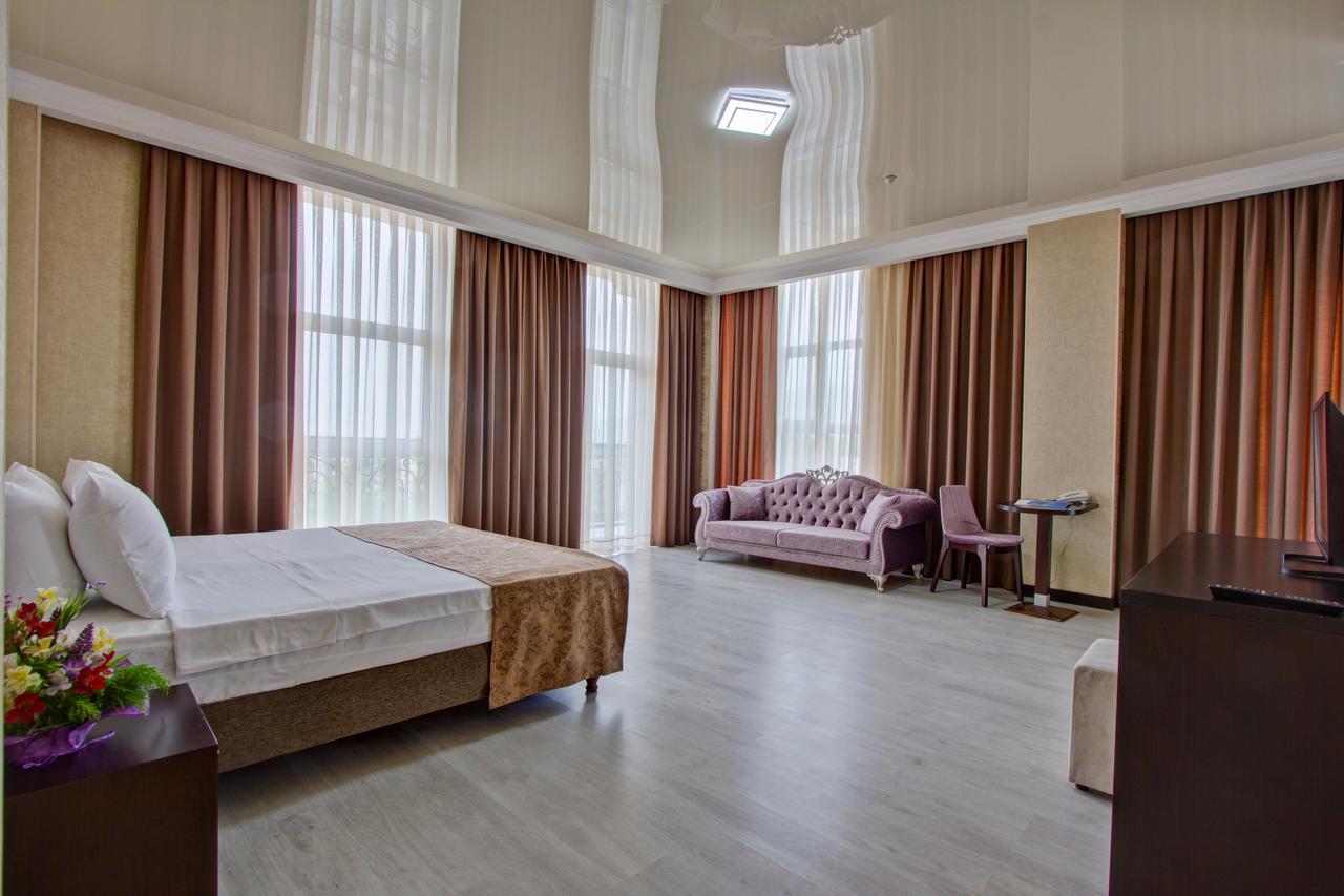 Karagat Hotel Karakol Esterno foto