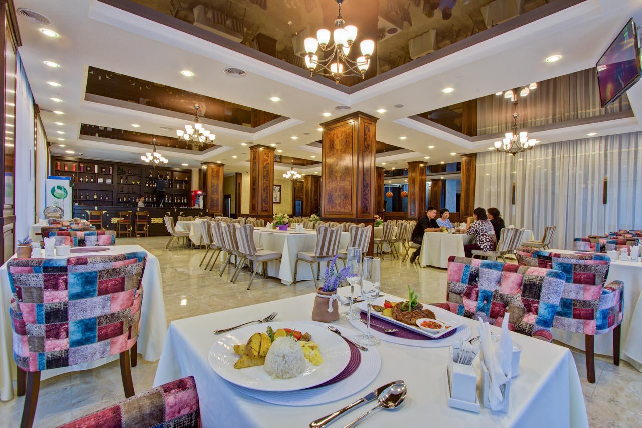 Karagat Hotel Karakol Esterno foto