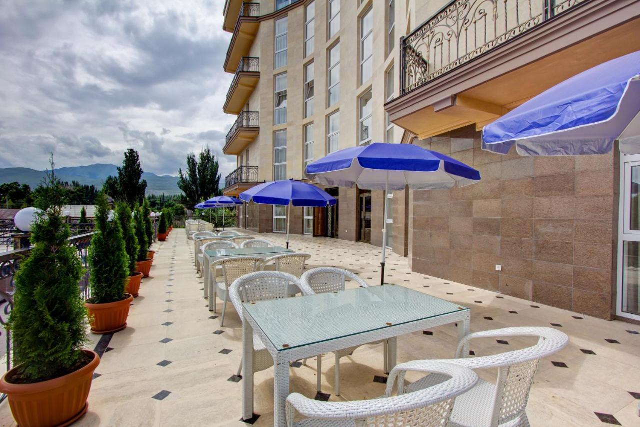 Karagat Hotel Karakol Esterno foto