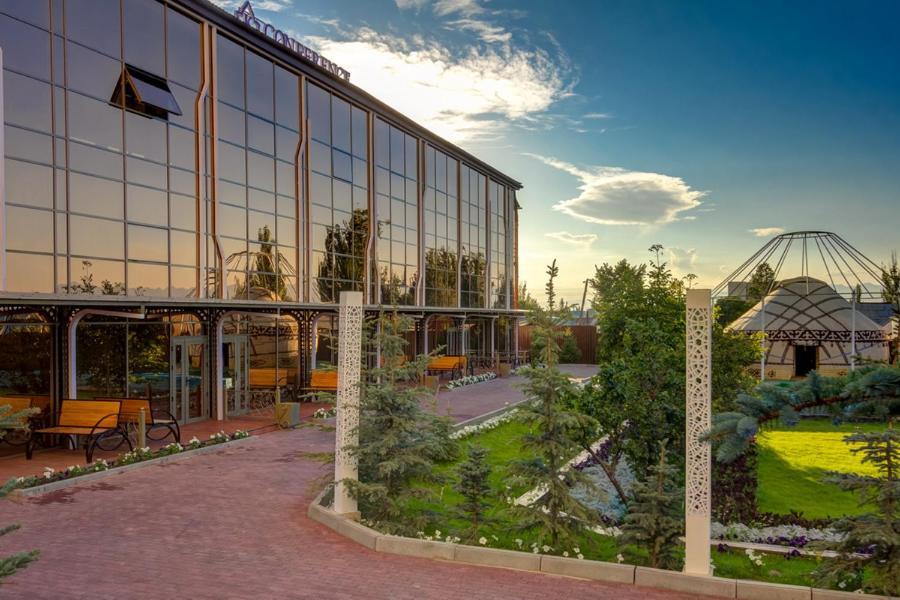 Karagat Hotel Karakol Esterno foto