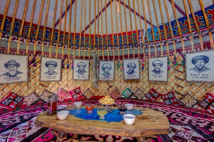 Karagat Hotel Karakol Esterno foto