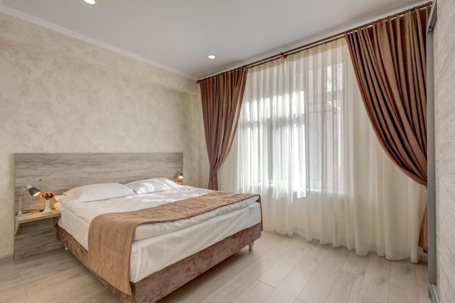 Karagat Hotel Karakol Esterno foto