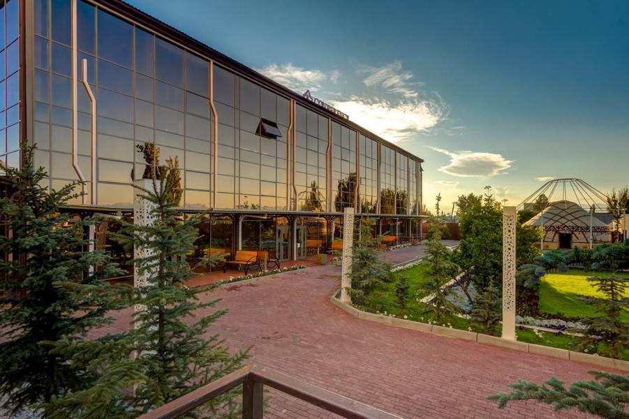 Karagat Hotel Karakol Esterno foto